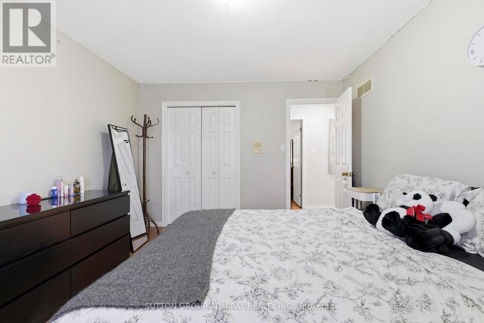 47 Sandy Drive, Hamilton, ON - Indoor Photo Showing Bedroom