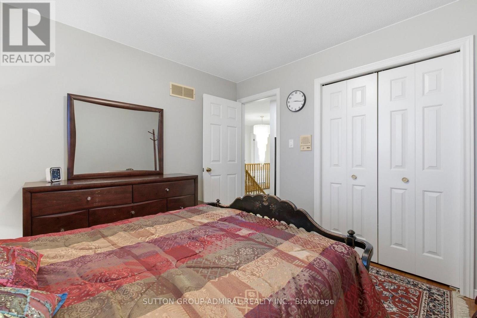 47 Sandy Drive, Hamilton, ON - Indoor Photo Showing Bedroom