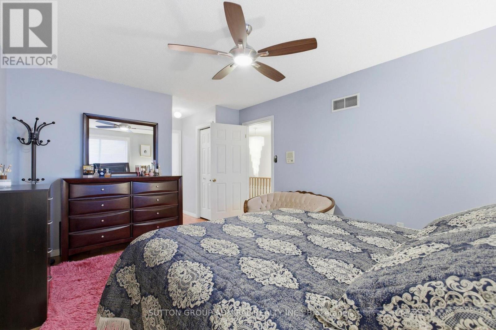 47 Sandy Drive, Hamilton, ON - Indoor Photo Showing Bedroom