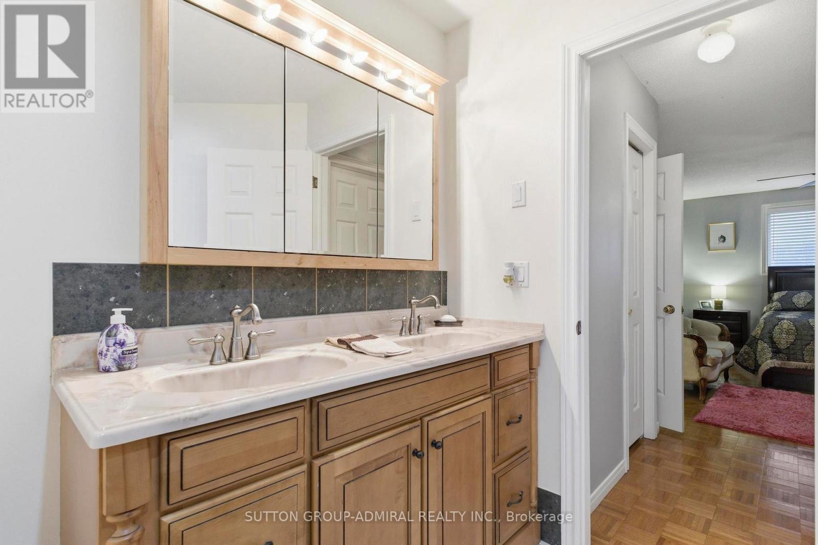 47 Sandy Drive, Hamilton, ON - Indoor Photo Showing Bathroom
