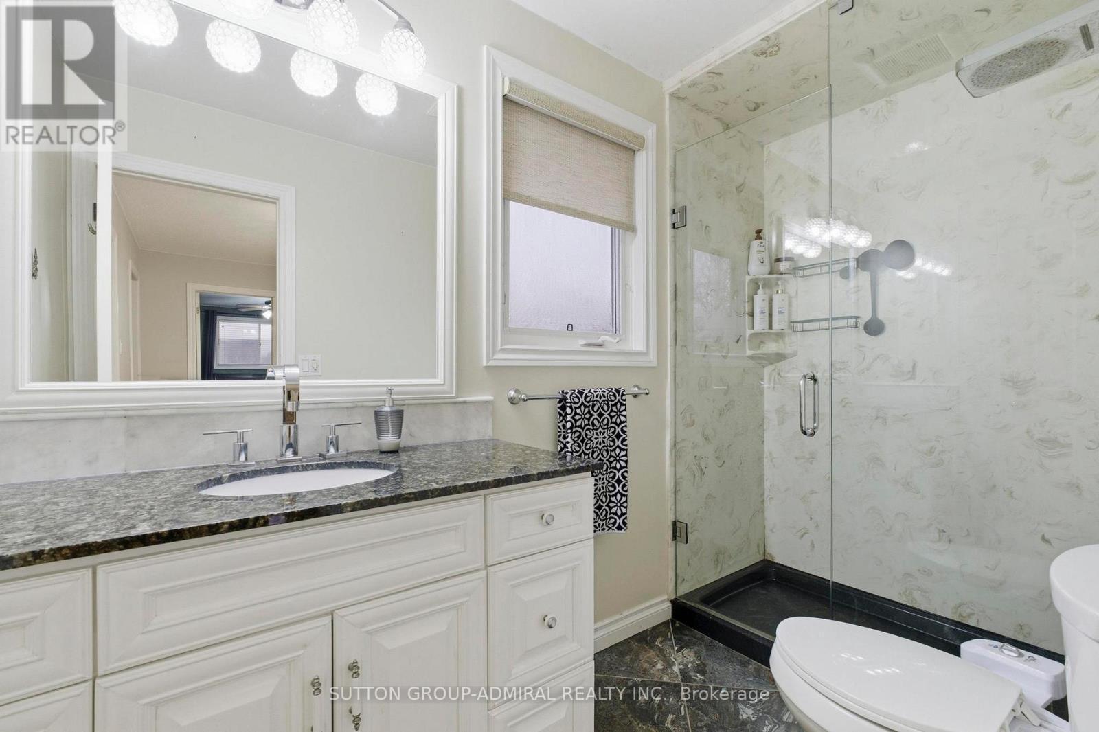 47 Sandy Drive, Hamilton, ON - Indoor Photo Showing Bathroom