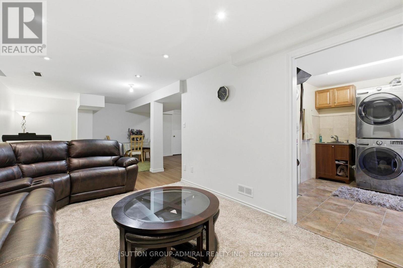 47 Sandy Drive, Hamilton, ON - Indoor Photo Showing Laundry Room