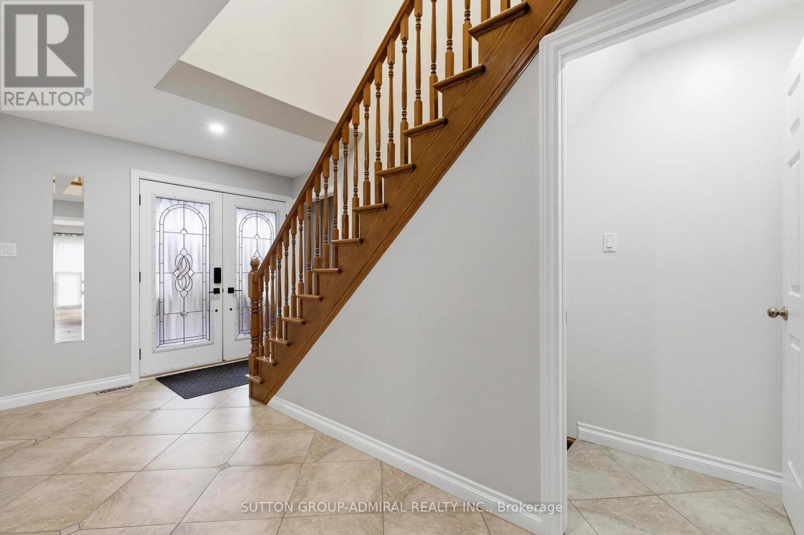 47 Sandy Drive, Hamilton, ON - Indoor Photo Showing Other Room