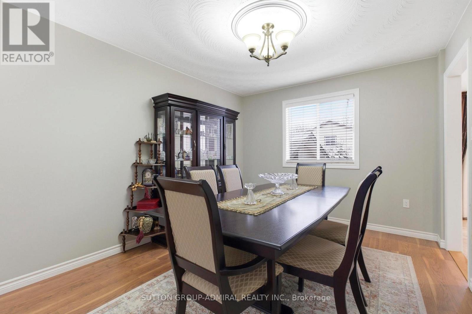 47 Sandy Drive, Hamilton, ON - Indoor Photo Showing Dining Room