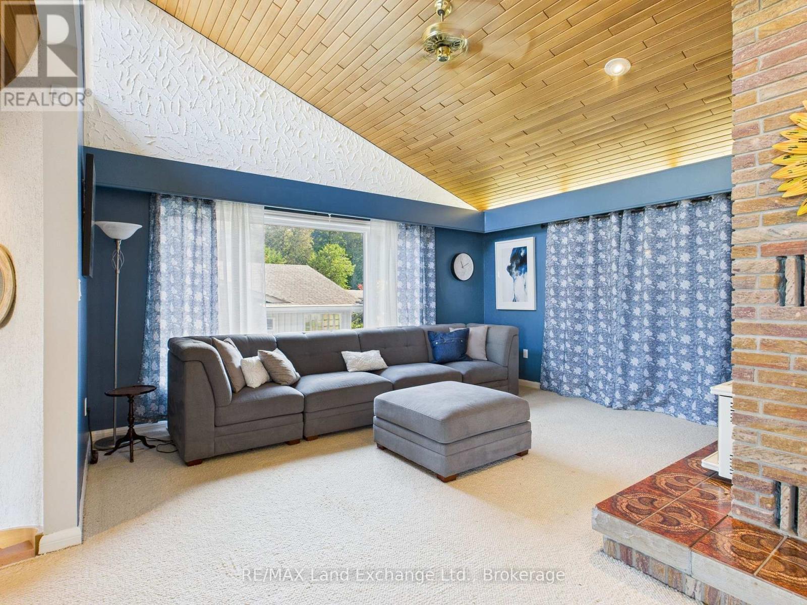 147 Goderich Street, Kincardine, ON - Indoor Photo Showing Living Room