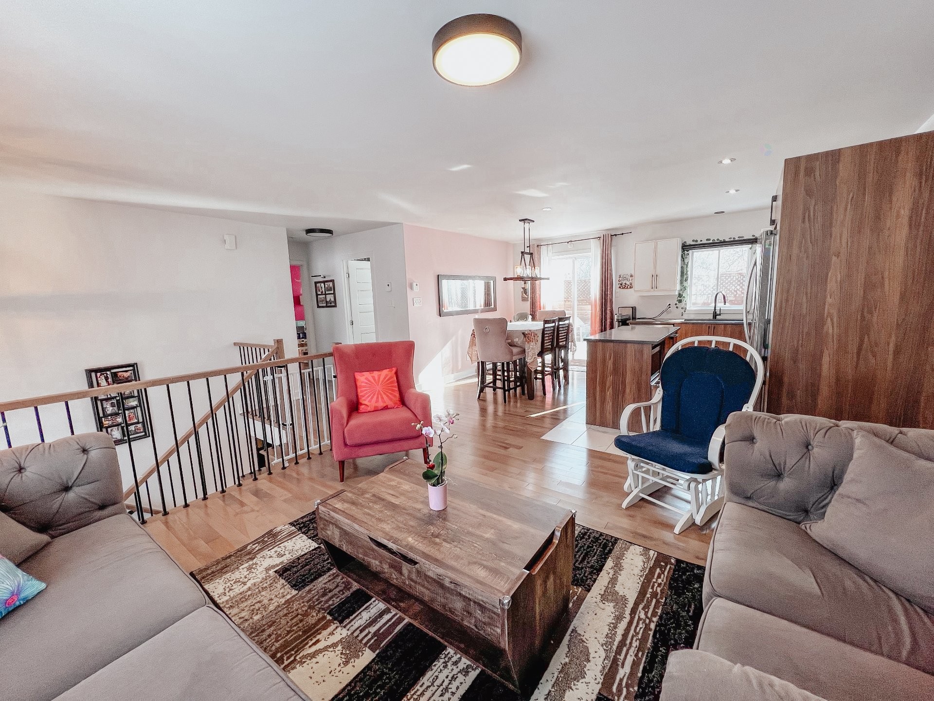 Vue d'ensemble - 12 Rue Roger, Saint-Philippe, QC - Indoor Photo Showing Living Room