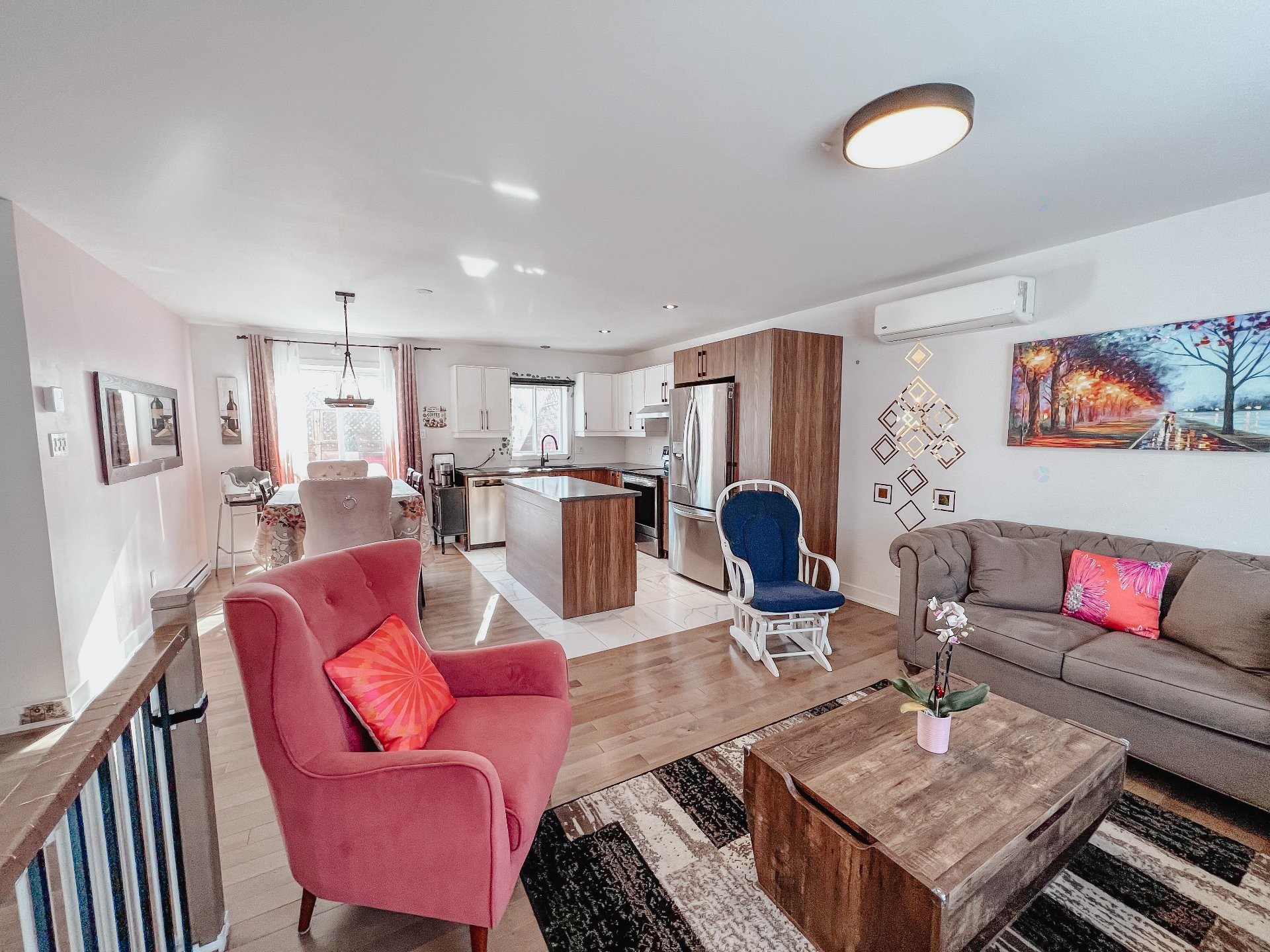 Salon - 12 Rue Roger, Saint-Philippe, QC - Indoor Photo Showing Living Room