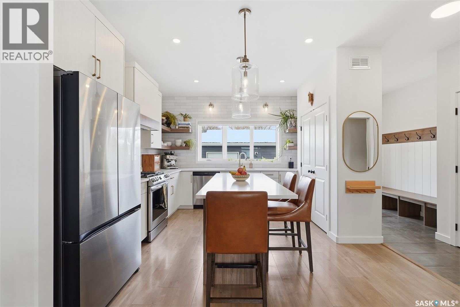 1041 4Th Street E, Saskatoon, SK - Indoor