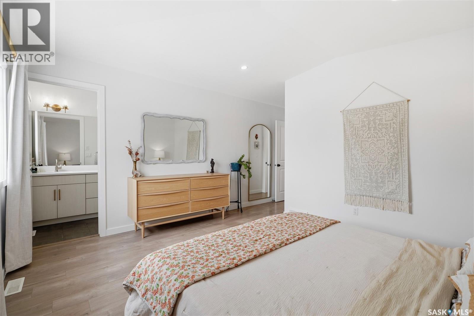 1041 4Th Street E, Saskatoon, SK - Indoor Photo Showing Bedroom