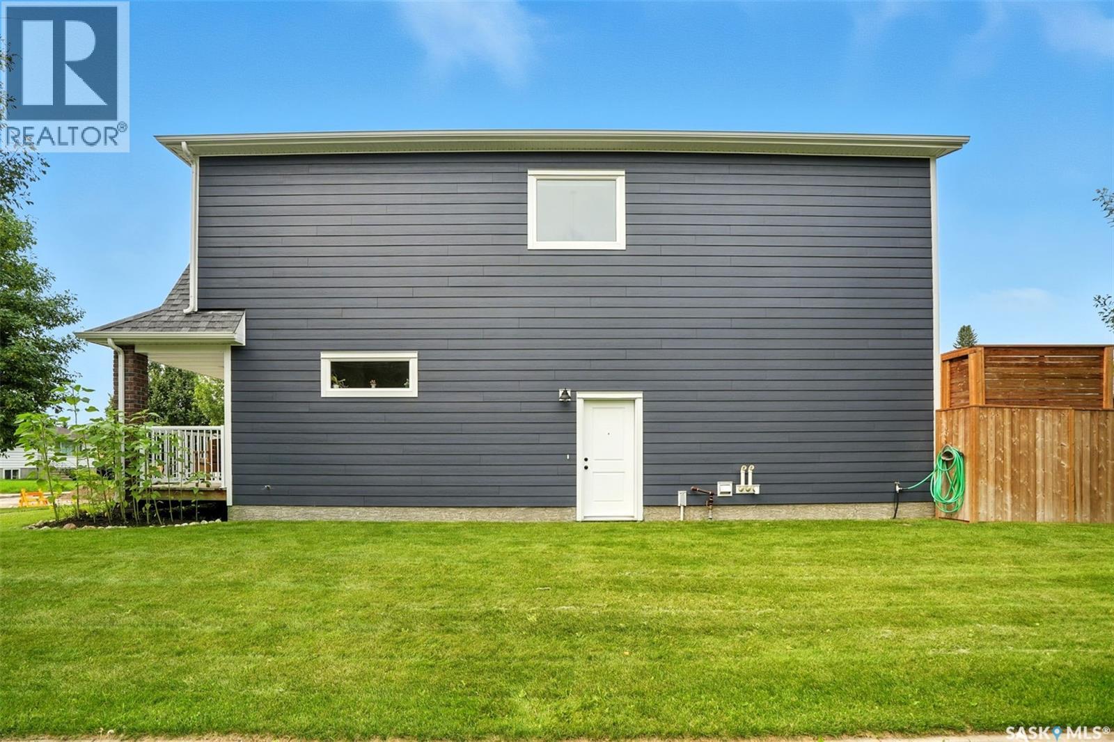 1041 4Th Street E, Saskatoon, SK - Outdoor With Exterior