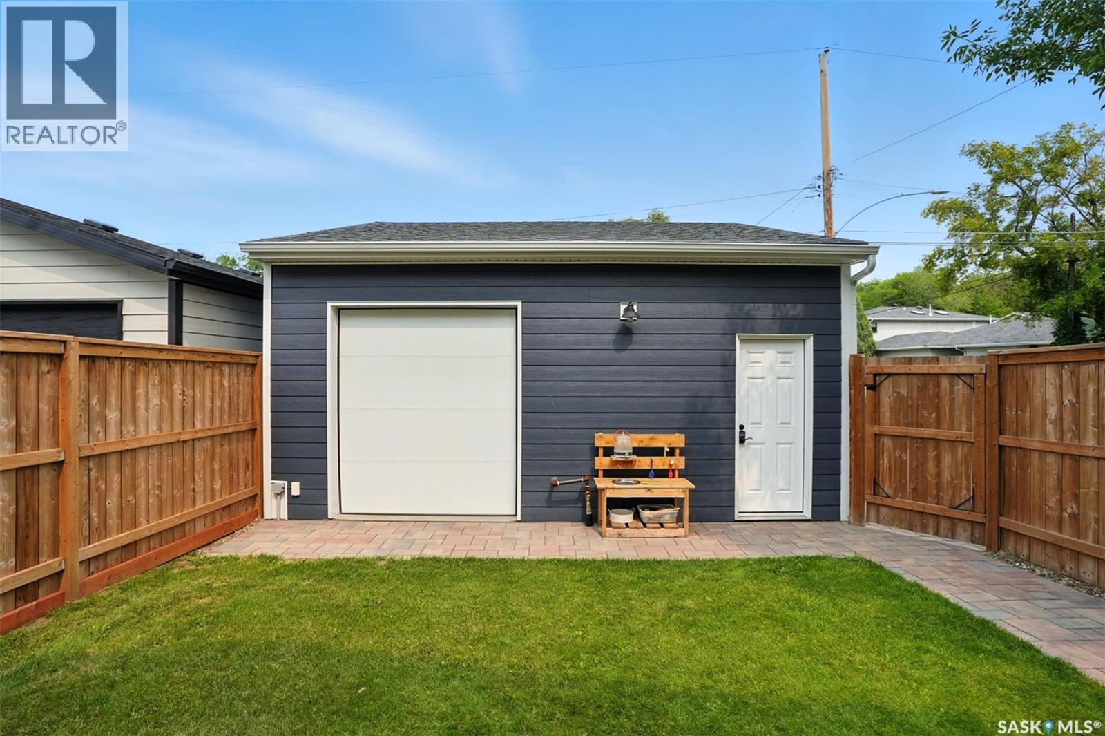 1041 4Th Street E, Saskatoon, SK - Outdoor With Exterior