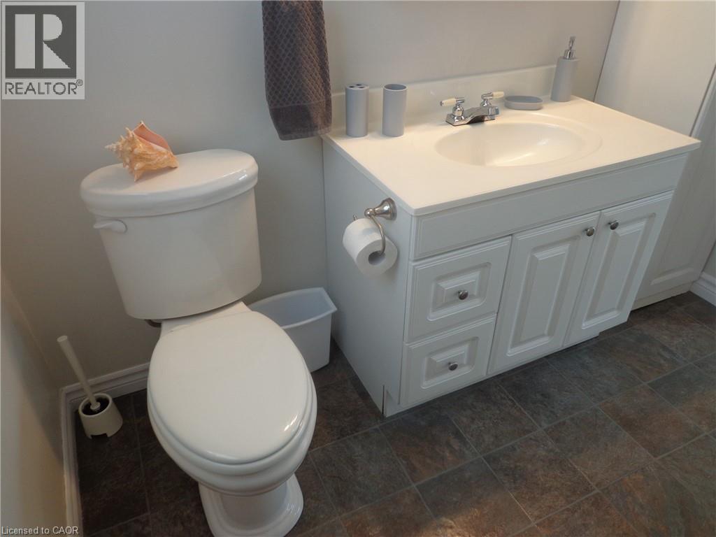 562 Beach Boulevard, Hamilton, ON - Indoor Photo Showing Bathroom