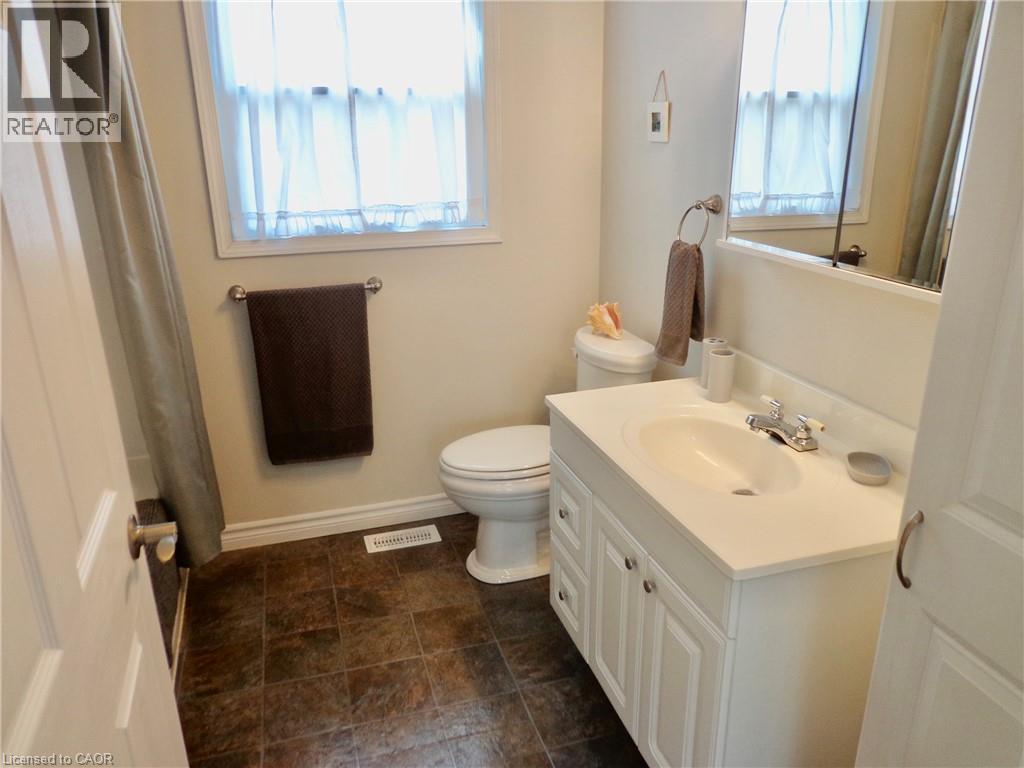 562 Beach Boulevard, Hamilton, ON - Indoor Photo Showing Bathroom