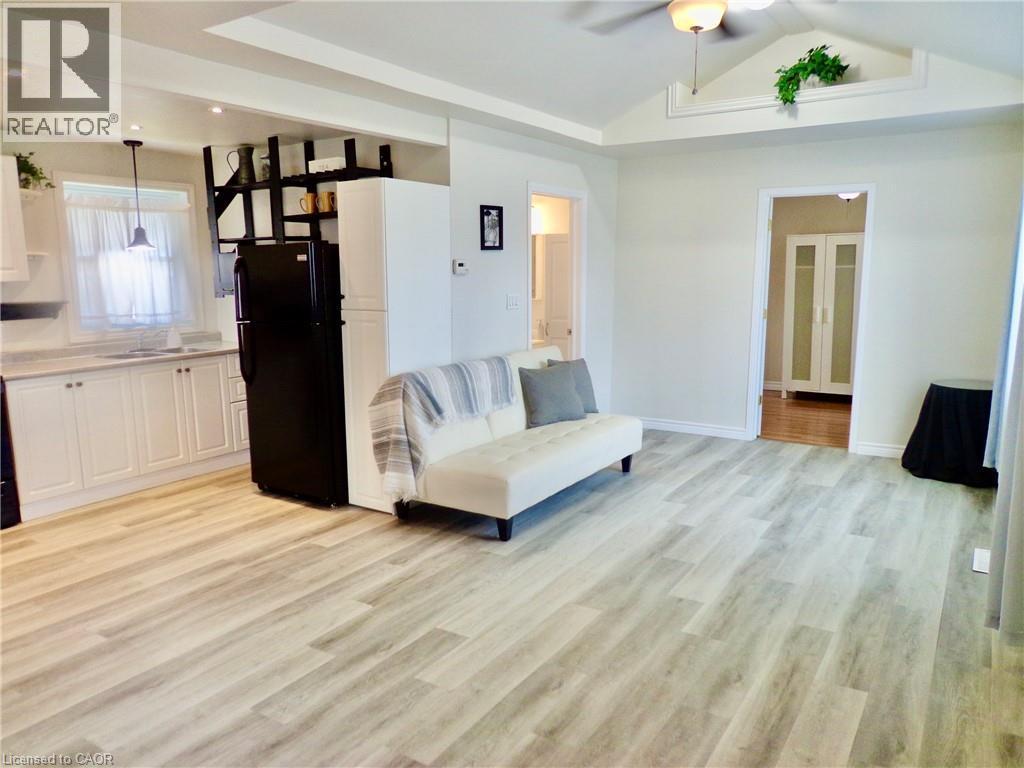 562 Beach Boulevard, Hamilton, ON - Indoor