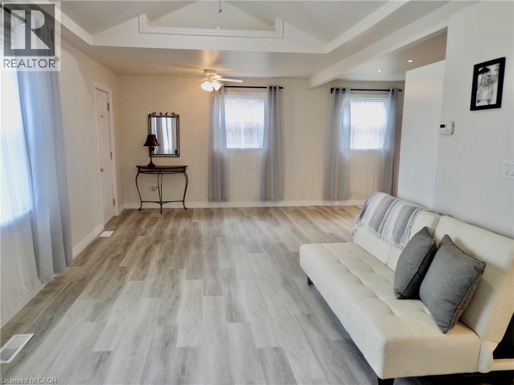 562 Beach Boulevard, Hamilton, ON - Indoor