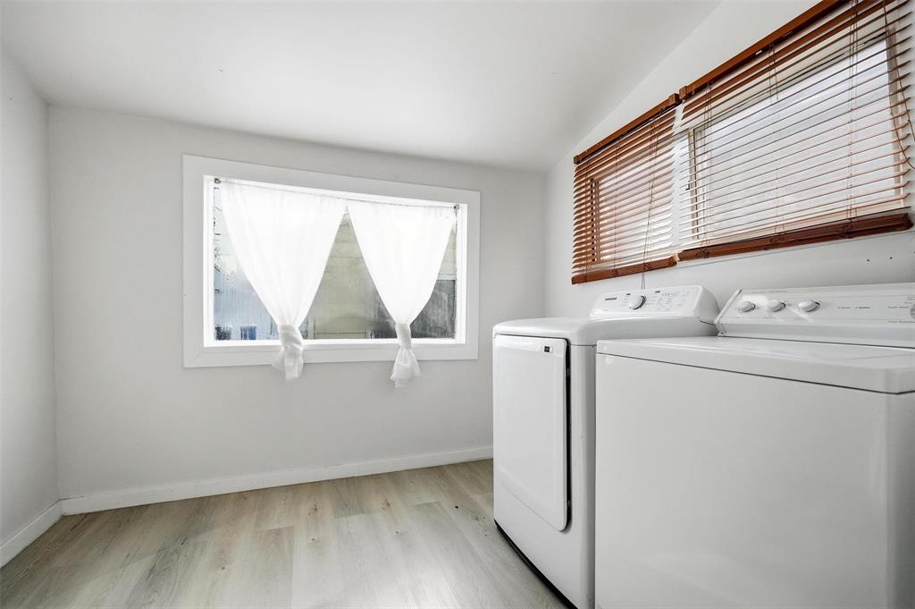 380 Tweed Avenue, Winnipeg, MB - Indoor Photo Showing Laundry Room