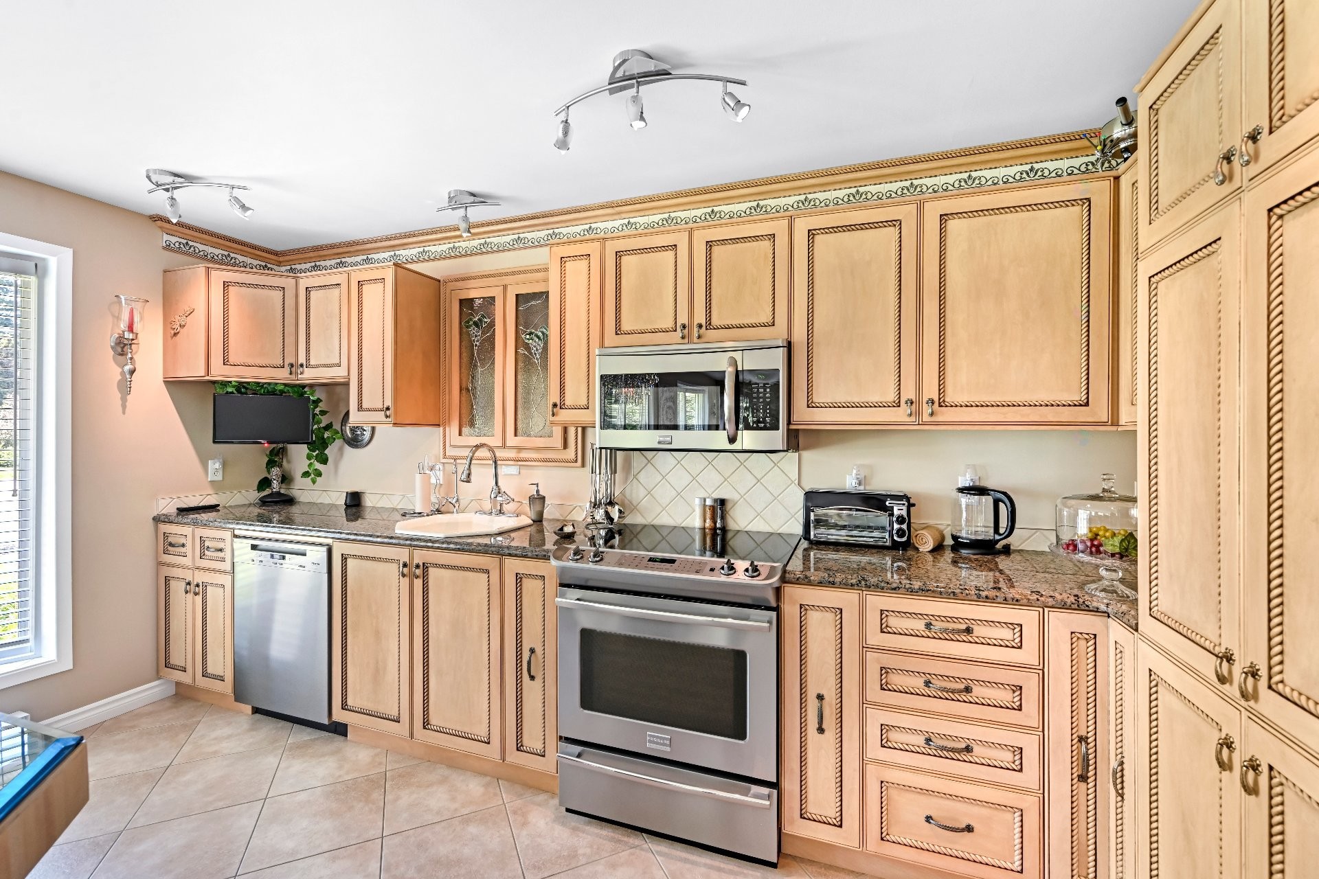 Cuisine - 216 Route 202 E., Bedford - Canton, QC - Indoor Photo Showing Kitchen
