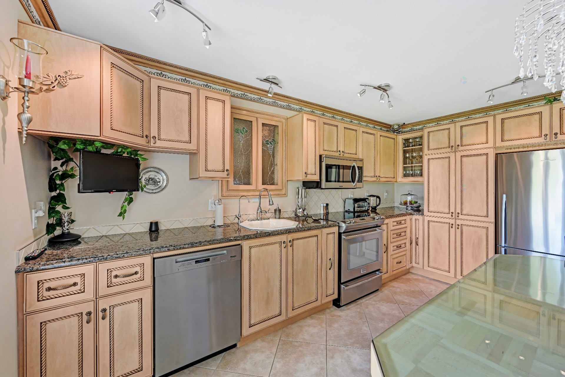 Cuisine - 216 Route 202 E., Bedford - Canton, QC - Indoor Photo Showing Kitchen