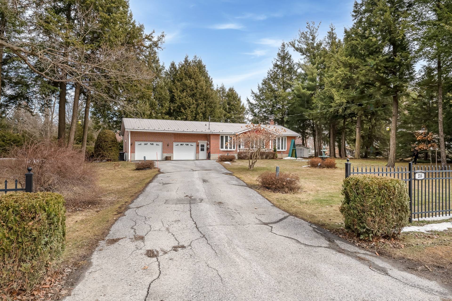 Façade - 216 Route 202 E., Bedford - Canton, QC - Outdoor