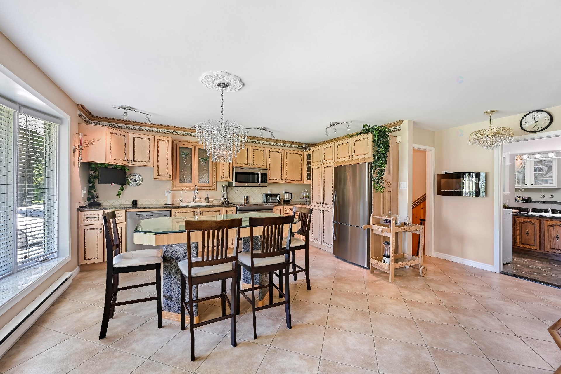 Cuisine - 216 Route 202 E., Bedford - Canton, QC - Indoor