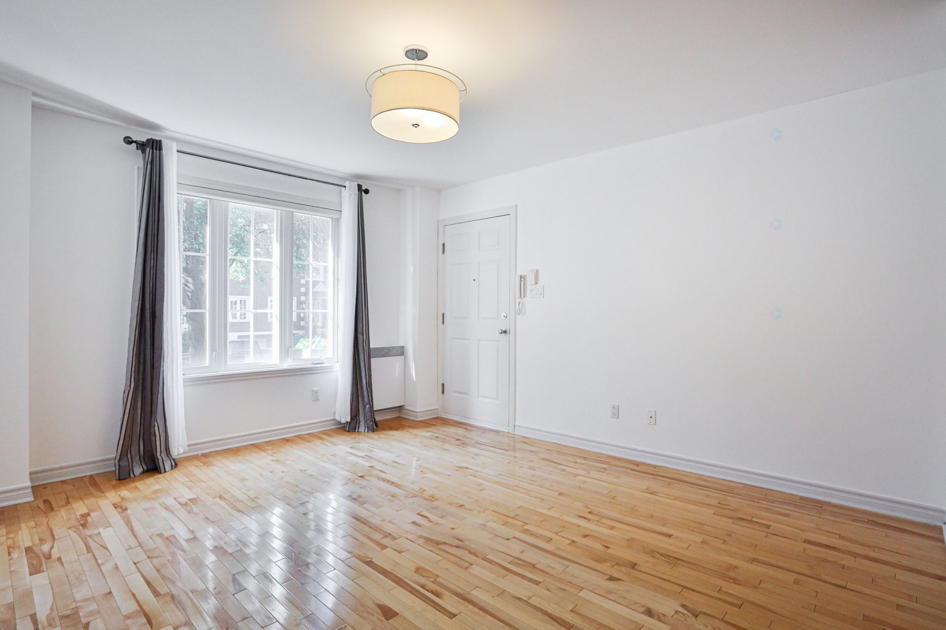 Salon - 2336 Rue Harriet-Quimby, Montréal (Saint-Laurent), QC - Indoor Photo Showing Other Room