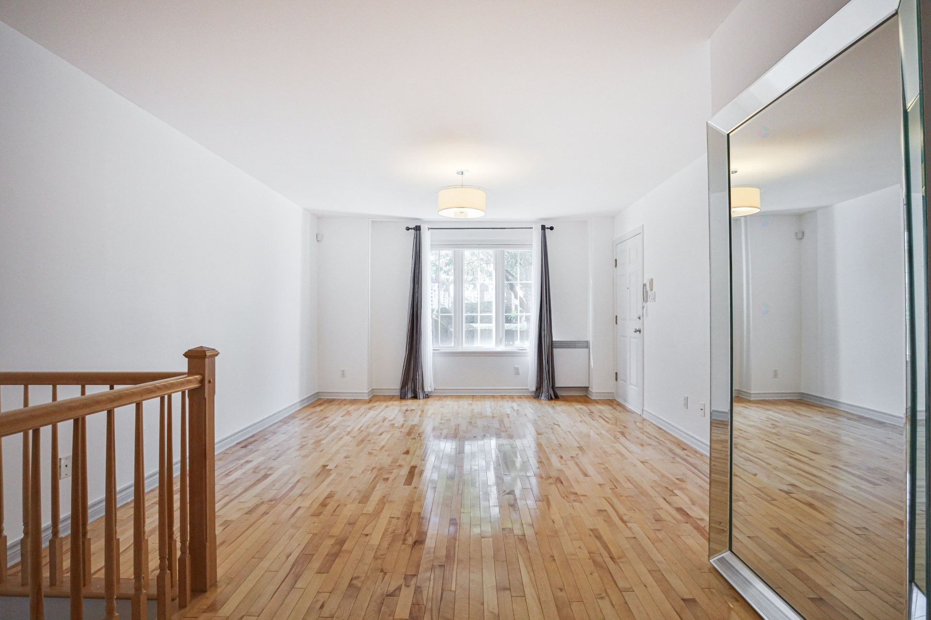 Salon - 2336 Rue Harriet-Quimby, Montréal (Saint-Laurent), QC - Indoor Photo Showing Other Room