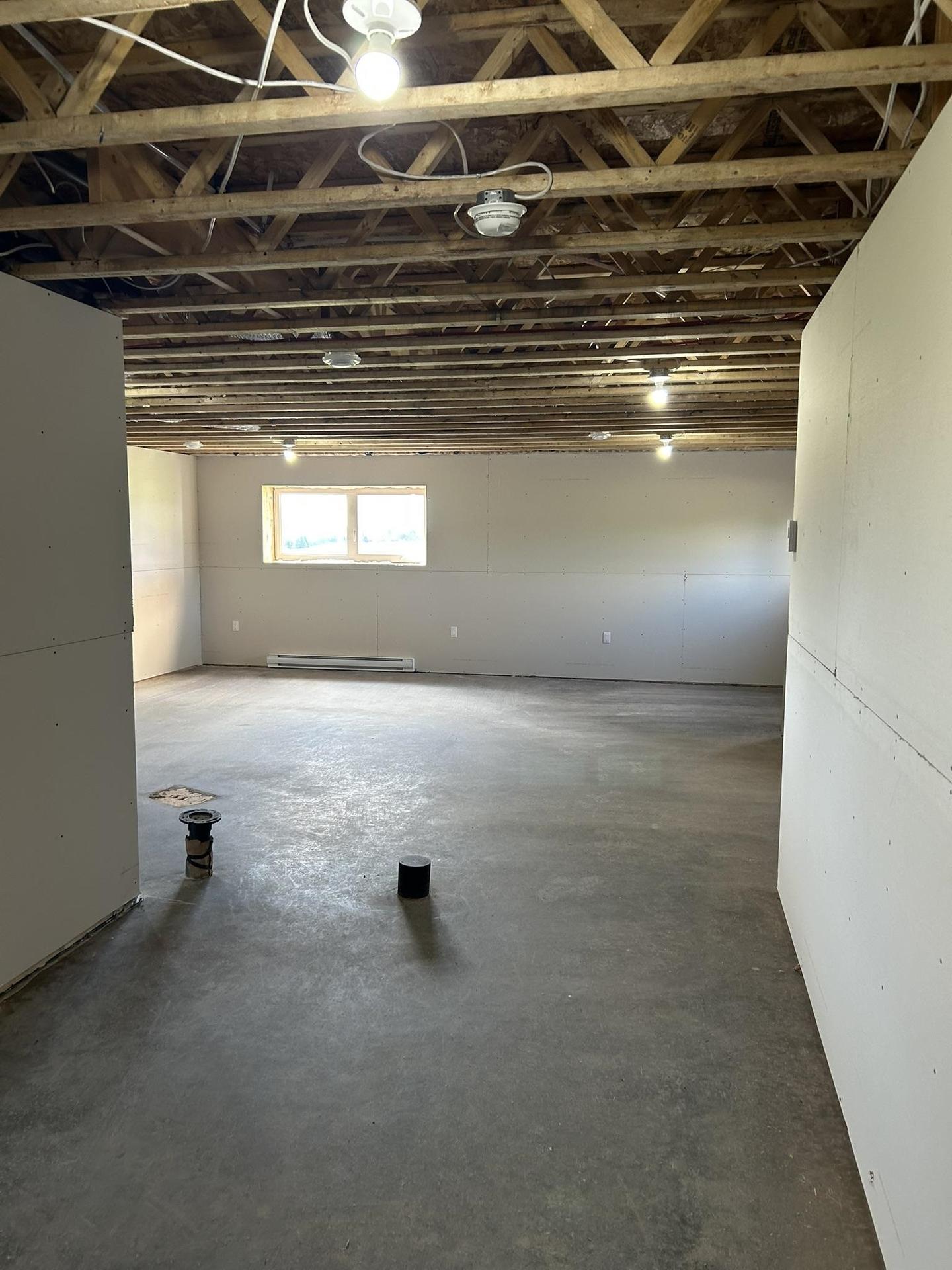 250 Ferry Road, Cornwall, PE - Indoor