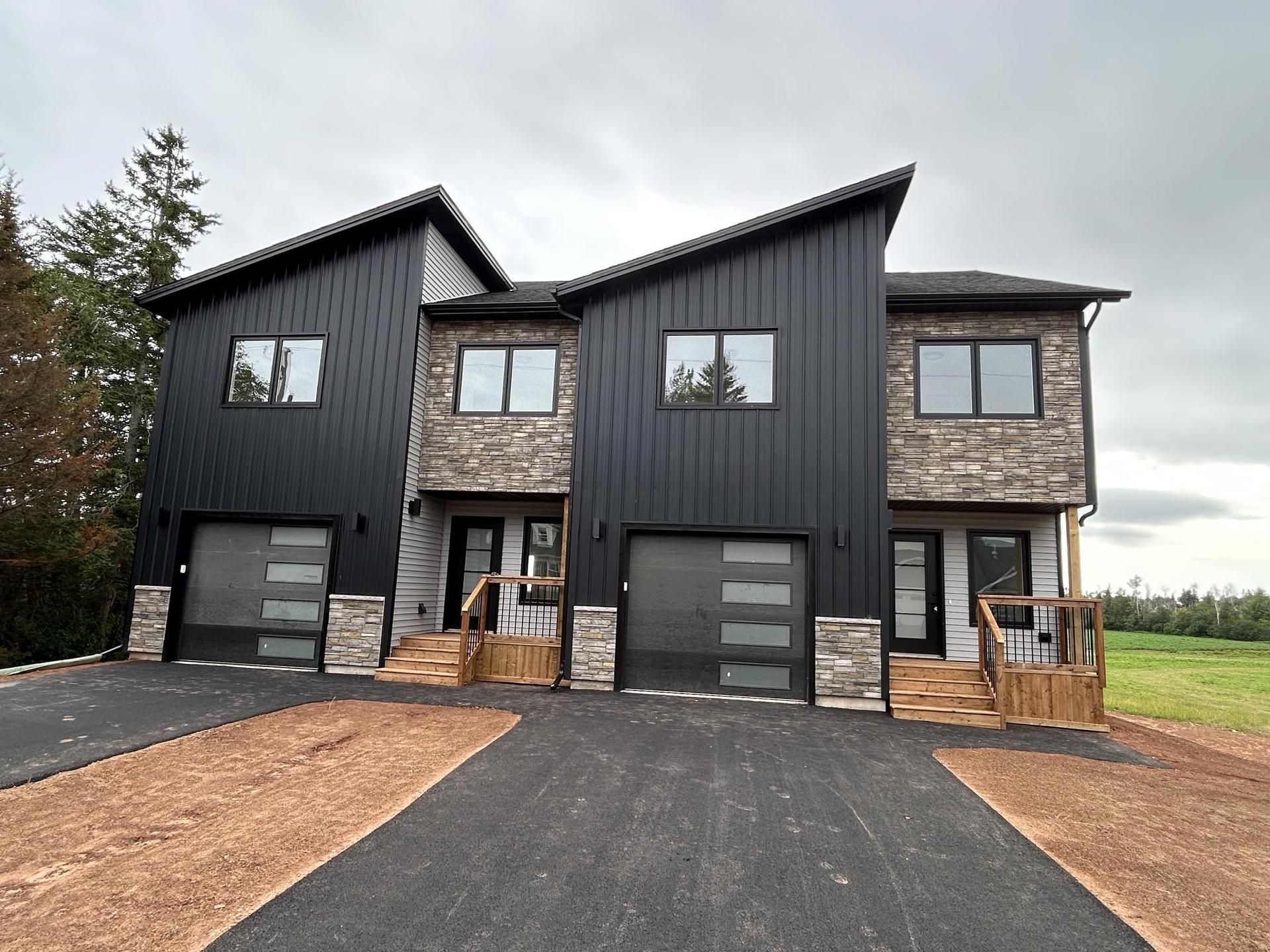 250 Ferry Road, Cornwall, PE - Outdoor With Facade