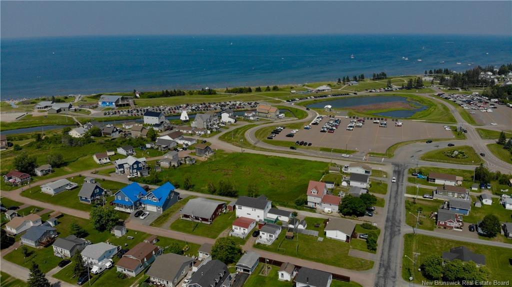 22 Beach St, Pointe-Du-Chêne, NB