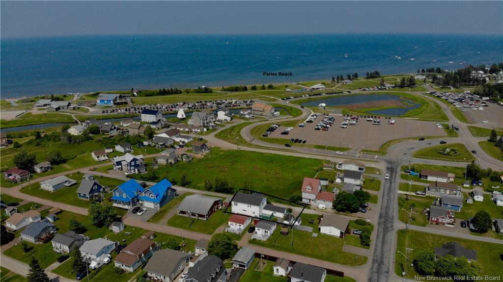 22 Beach St, Pointe-Du-Chêne, NB