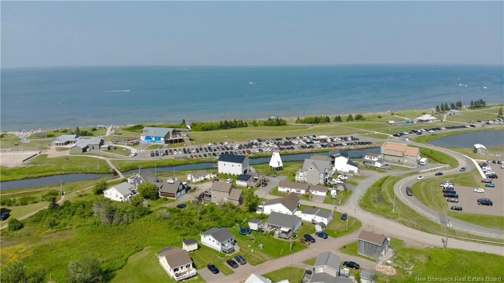 22 Beach St, Pointe-Du-Chêne, NB
