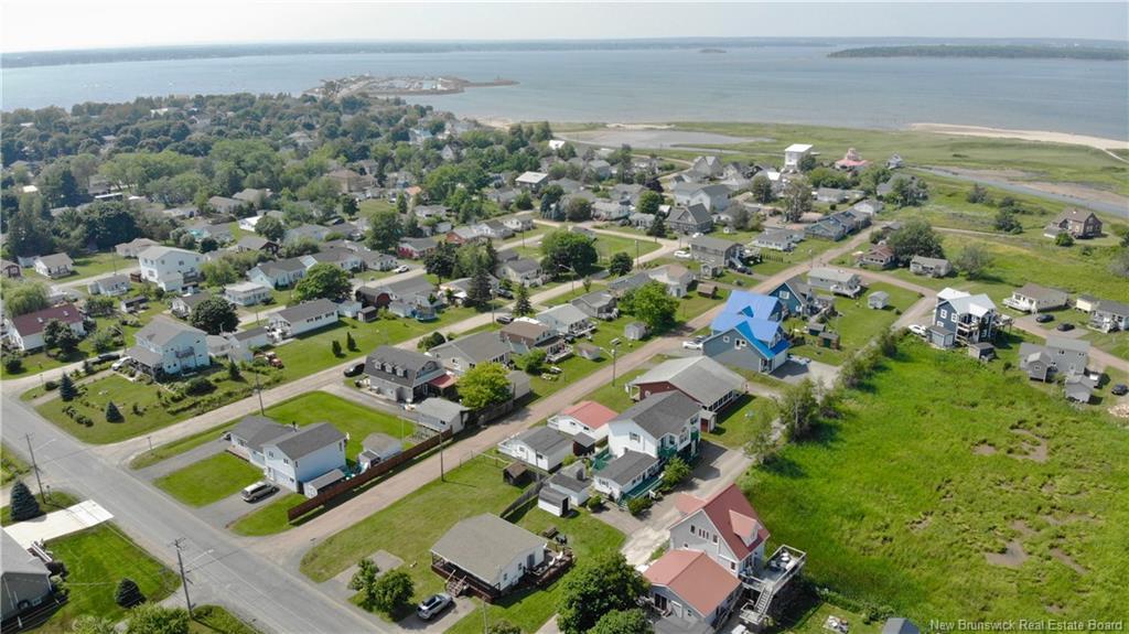 22 Beach St, Pointe-Du-Chêne, NB