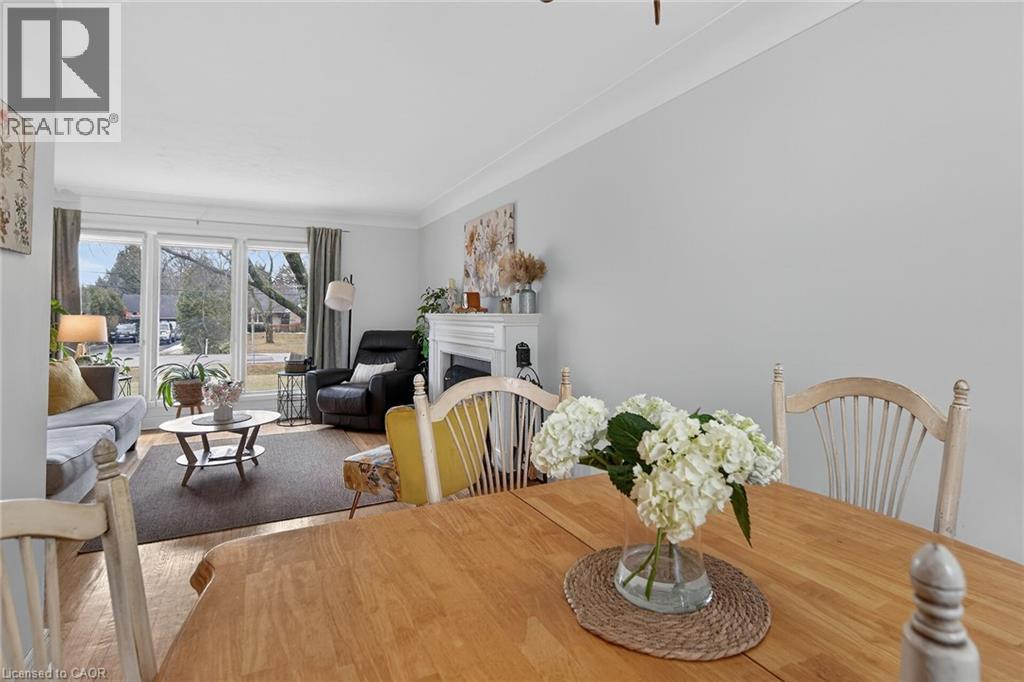 248 Seneca Avenue, Hamilton, ON - Indoor Photo Showing Dining Room