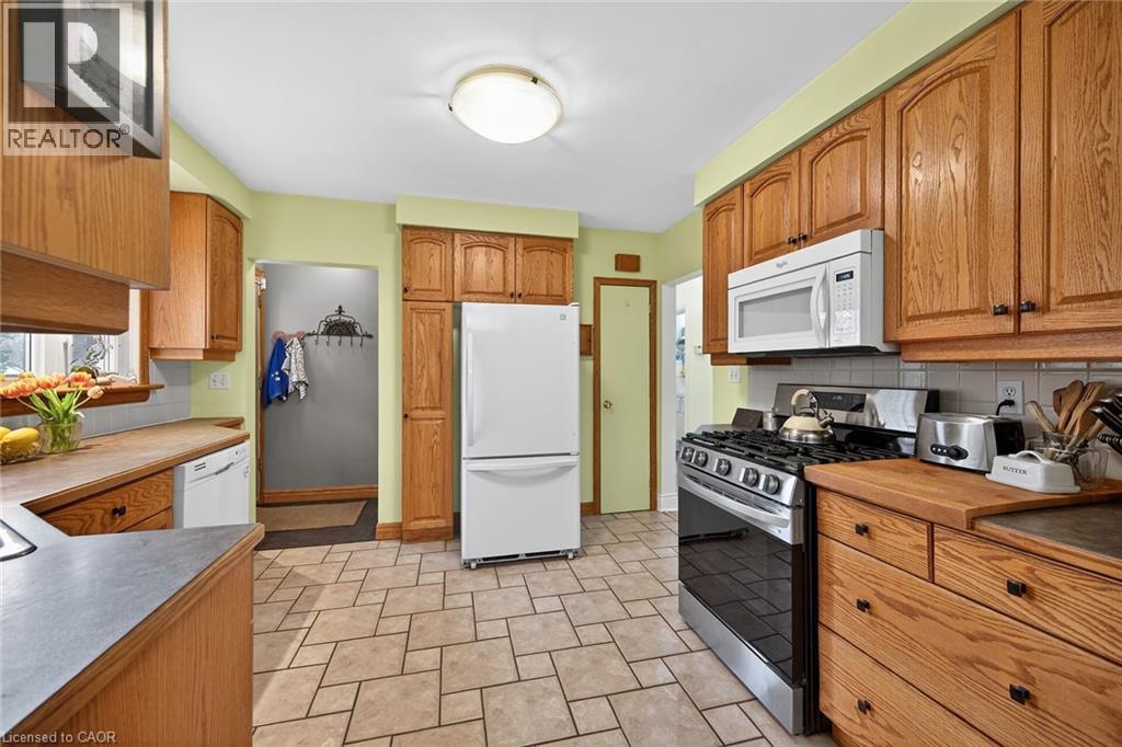 248 Seneca Avenue, Hamilton, ON - Indoor Photo Showing Kitchen
