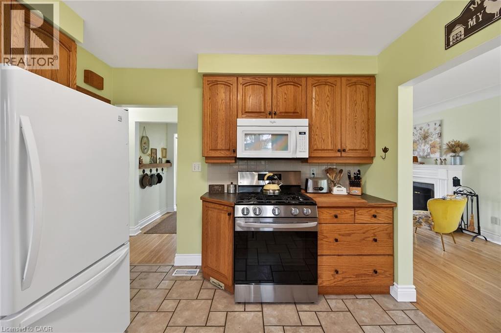 248 Seneca Avenue, Hamilton, ON - Indoor Photo Showing Kitchen