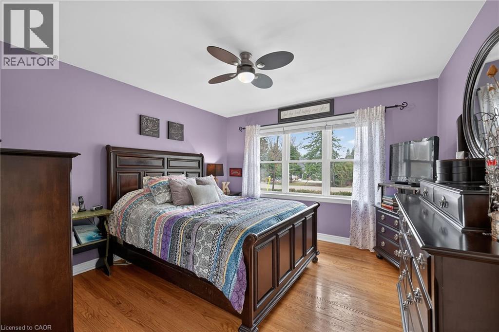 248 Seneca Avenue, Hamilton, ON - Indoor Photo Showing Bedroom