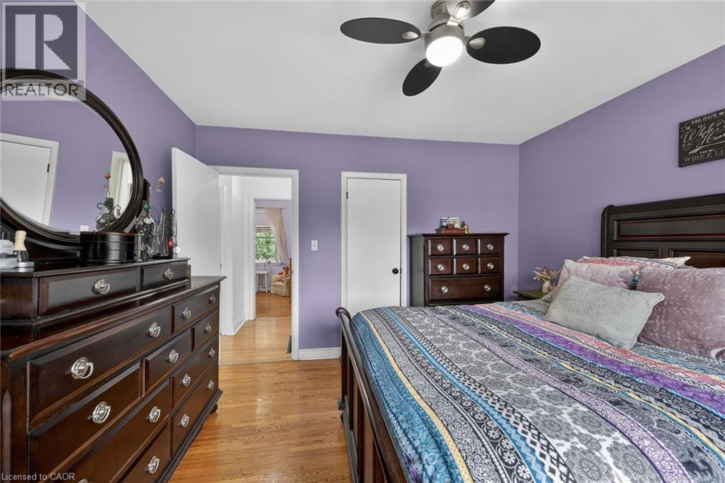 248 Seneca Avenue, Hamilton, ON - Indoor Photo Showing Bedroom