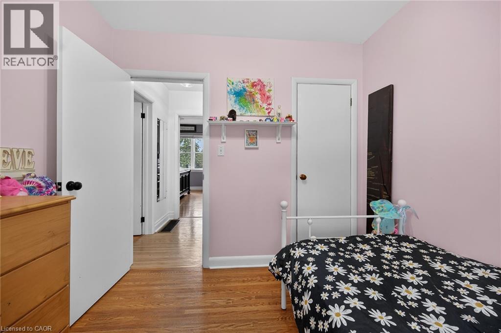 248 Seneca Avenue, Hamilton, ON - Indoor Photo Showing Bedroom