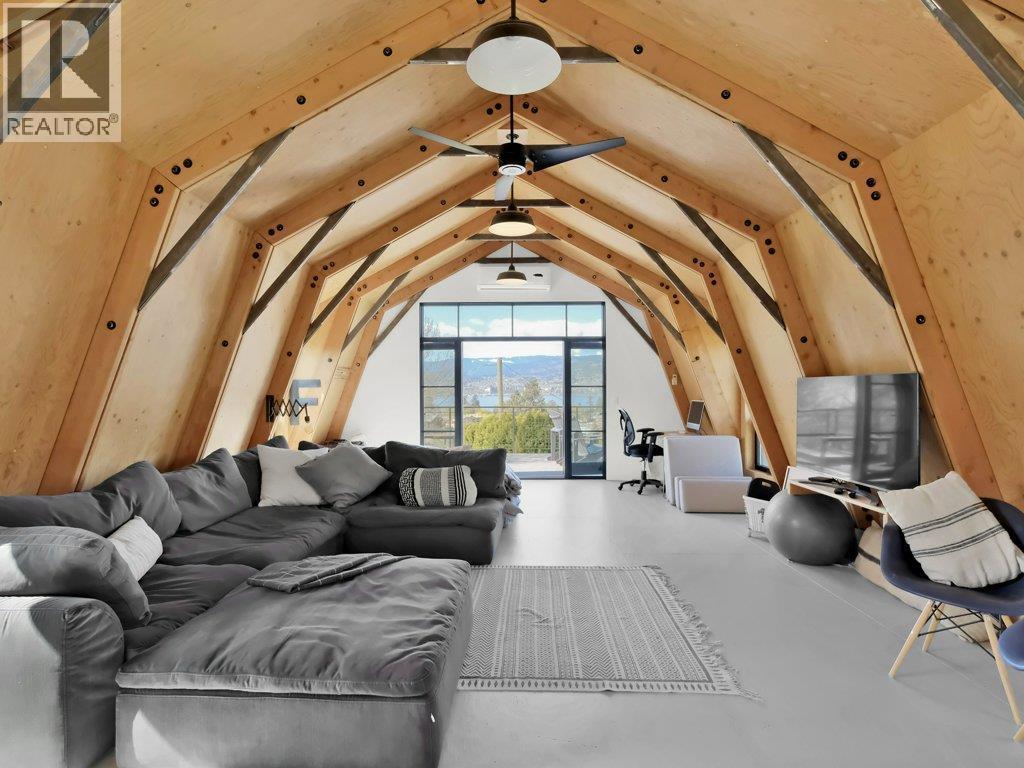 620 Boothe Road, Naramata, BC - Indoor Photo Showing Living Room