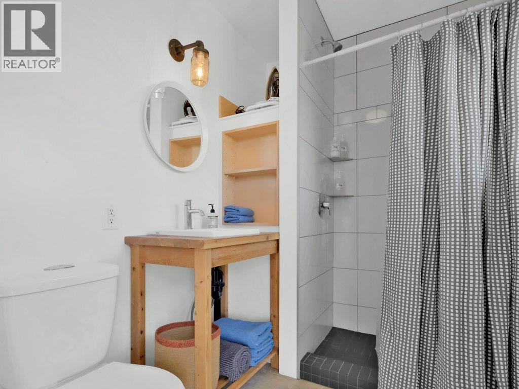 620 Boothe Road, Naramata, BC - Indoor Photo Showing Bathroom
