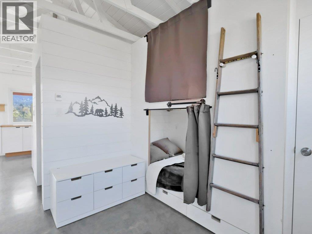 620 Boothe Road, Naramata, BC - Indoor