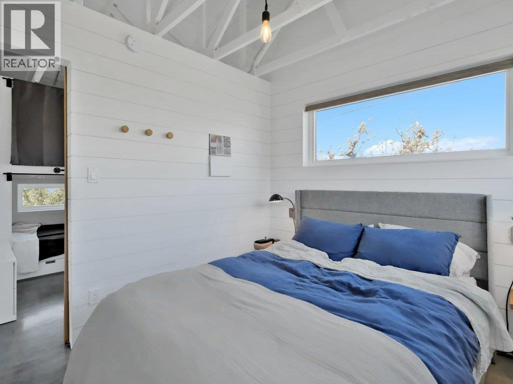 620 Boothe Road, Naramata, BC - Indoor Photo Showing Bedroom