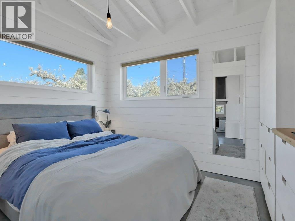 620 Boothe Road, Naramata, BC - Indoor Photo Showing Bedroom