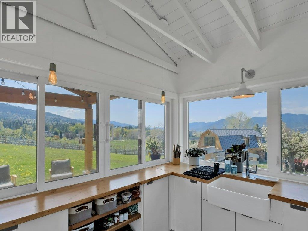 620 Boothe Road, Naramata, BC - Indoor