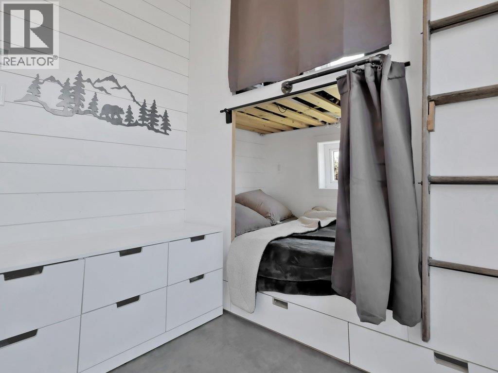 620 Boothe Road, Naramata, BC - Indoor