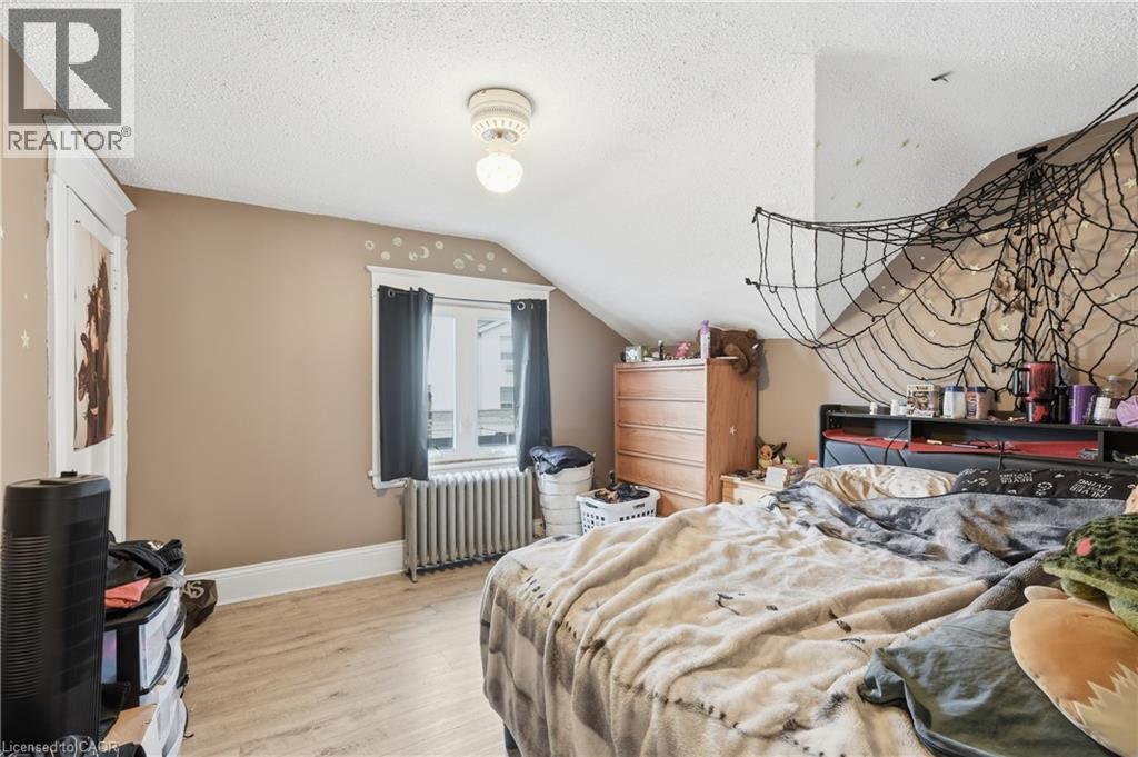 89 Main Street E, Grimsby, ON