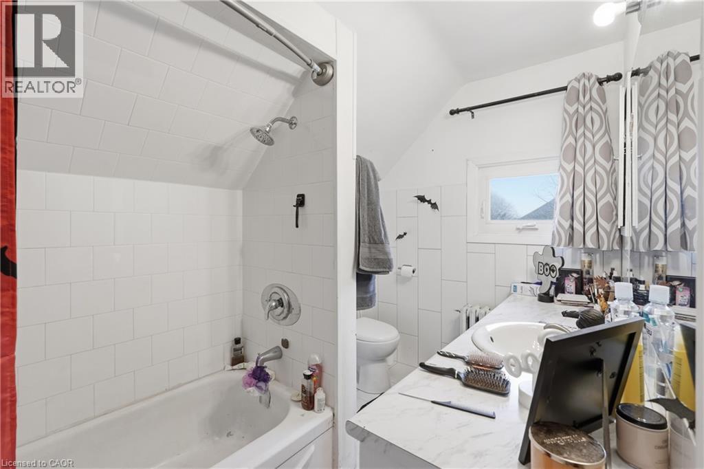 89 Main Street E, Grimsby, ON