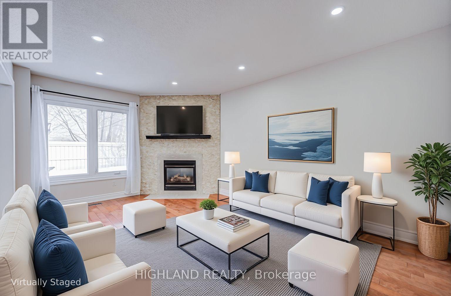 5191 Warwickshire Way, Mississauga, ON - Indoor Photo Showing Living Room With Fireplace