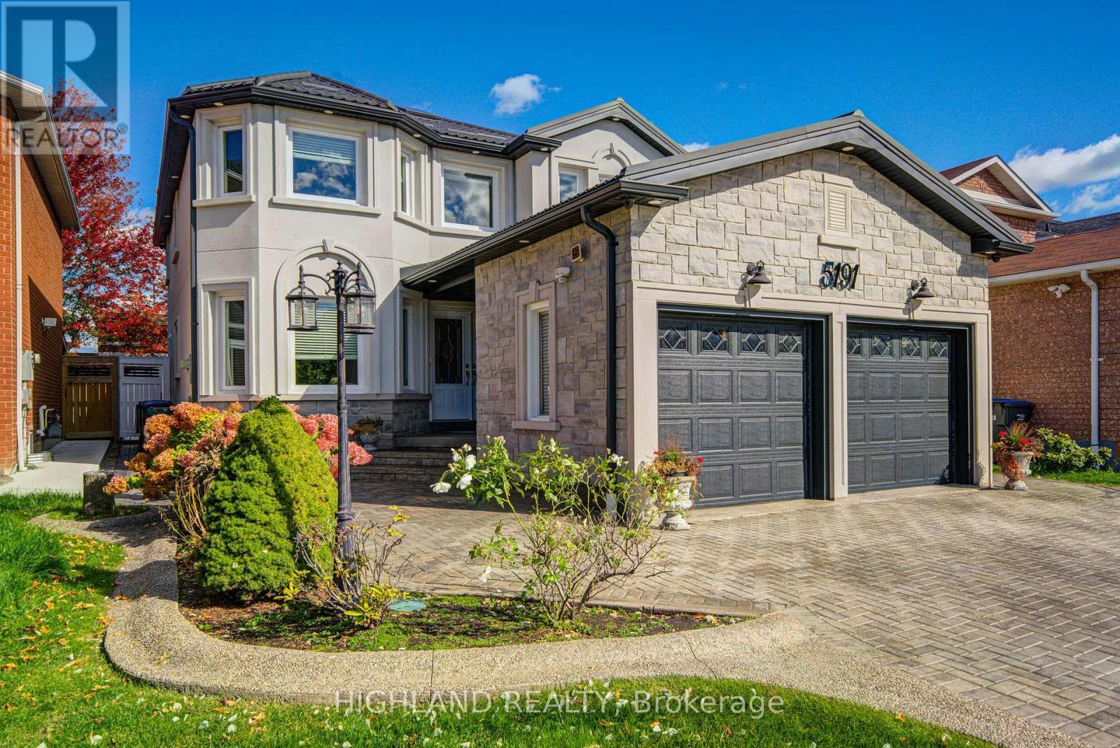 5191 Warwickshire Way, Mississauga, ON - Outdoor With Facade