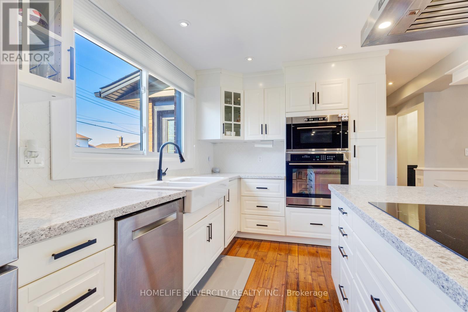 203 Montmorency Drive, Hamilton, ON - Indoor Photo Showing Kitchen With Stainless Steel Kitchen With Upgraded Kitchen